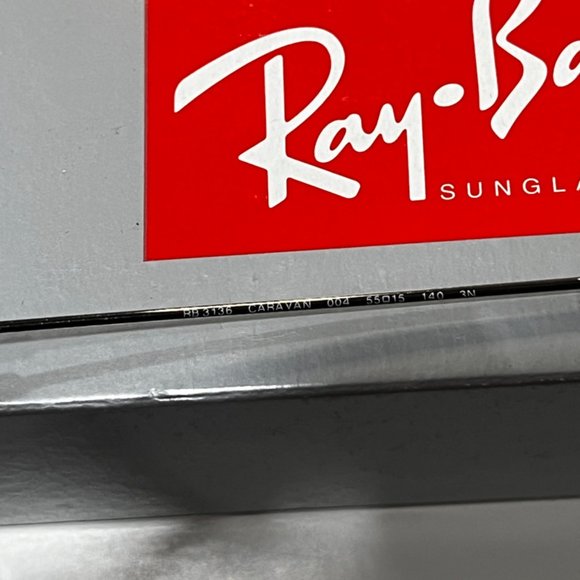 Ray-Ban Caravan sunglasses (RB3136). Polished gunmetal frame/G-15 green lenses